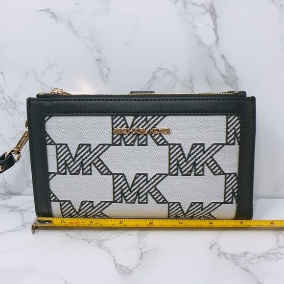 Michael Kors Double zip wallet - Picture 3 of 8